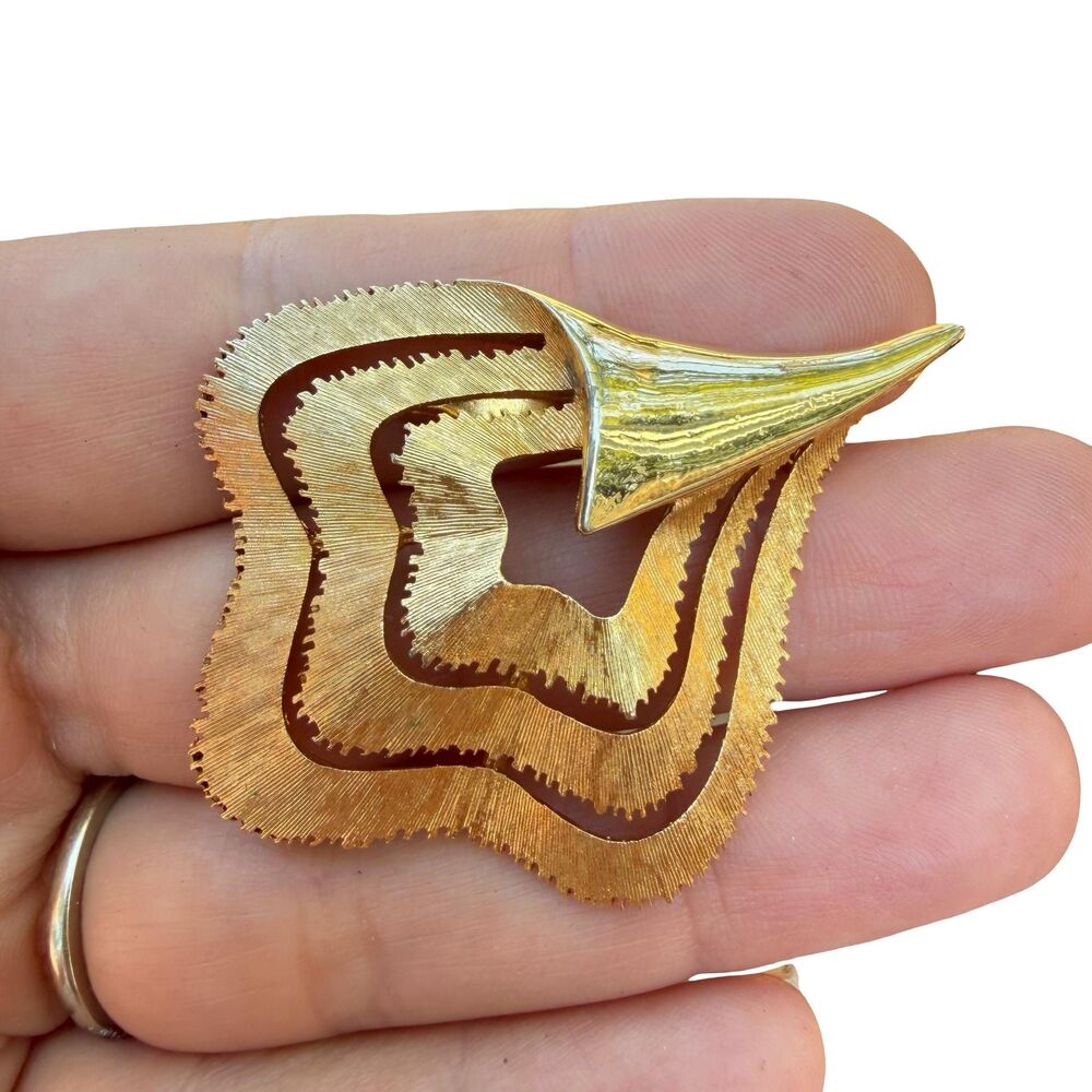 Vintage Gold Color Ocean Beach Shell Form Brooch JJ Endless Summer Wave Brooch